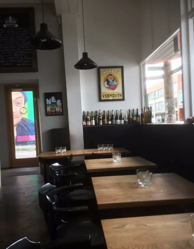 Bar Liberty interior