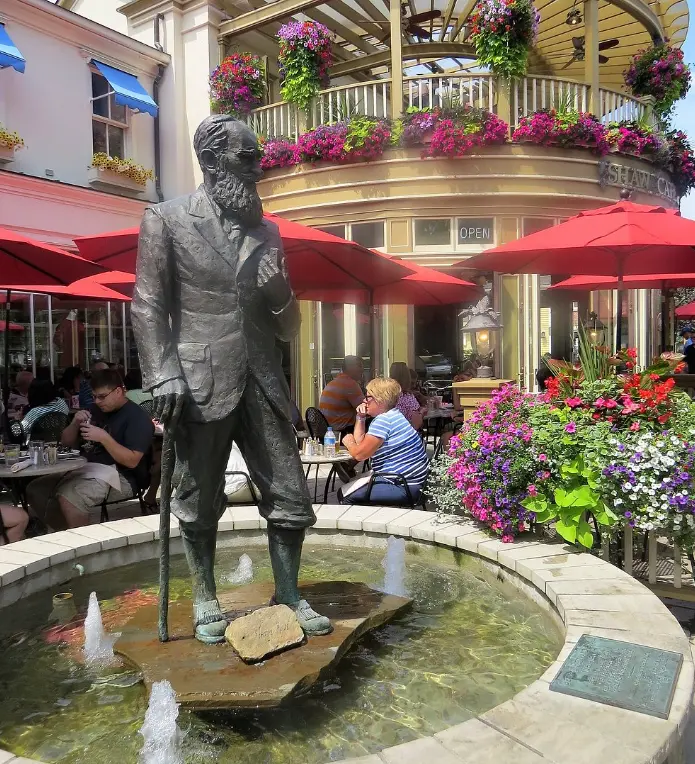 Statue of George Bernard Shaw