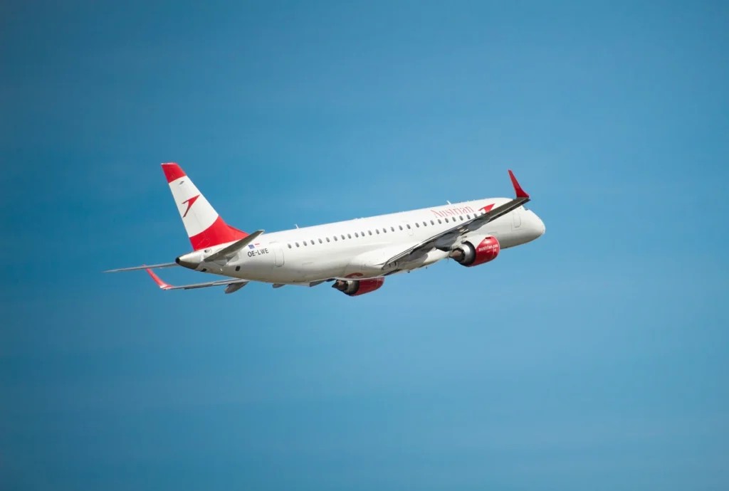 Austrian Airlines Embraer 195 departing Vienna Airport