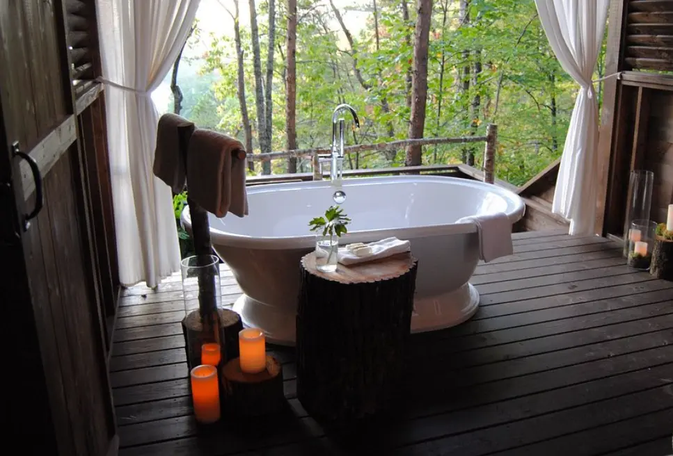 Lakeview at Fontana Inn & Treetop Soaking Cabanas