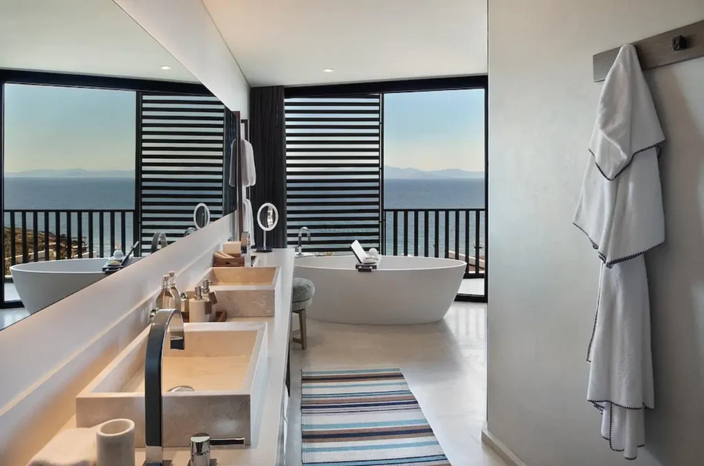 Deluxe Room bathroom