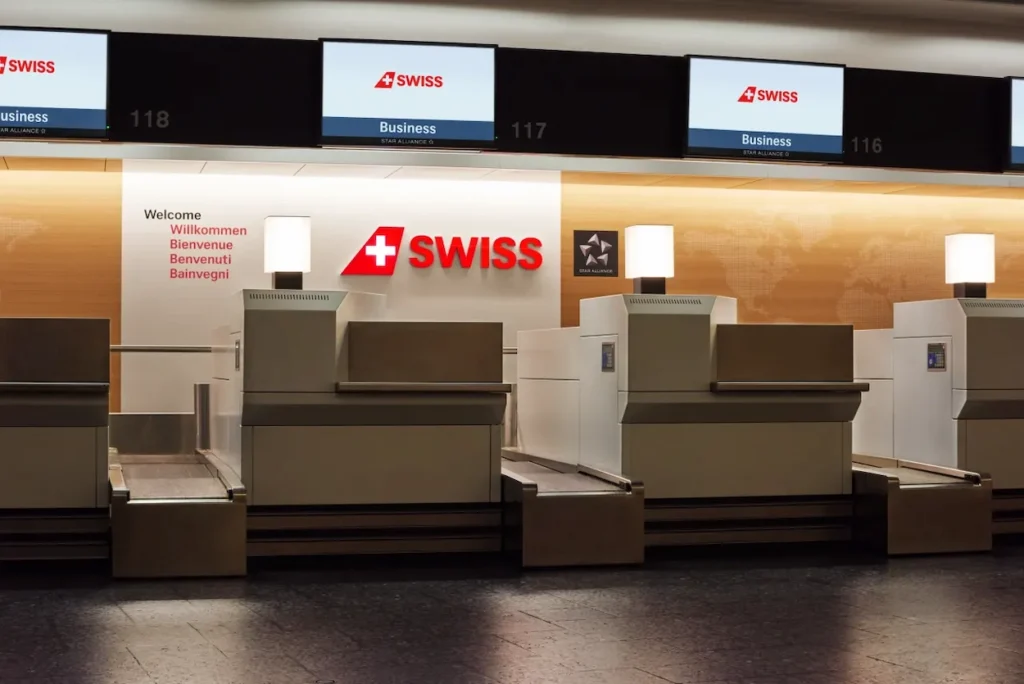 SWISS Business class check-in counters and baggage drop desks