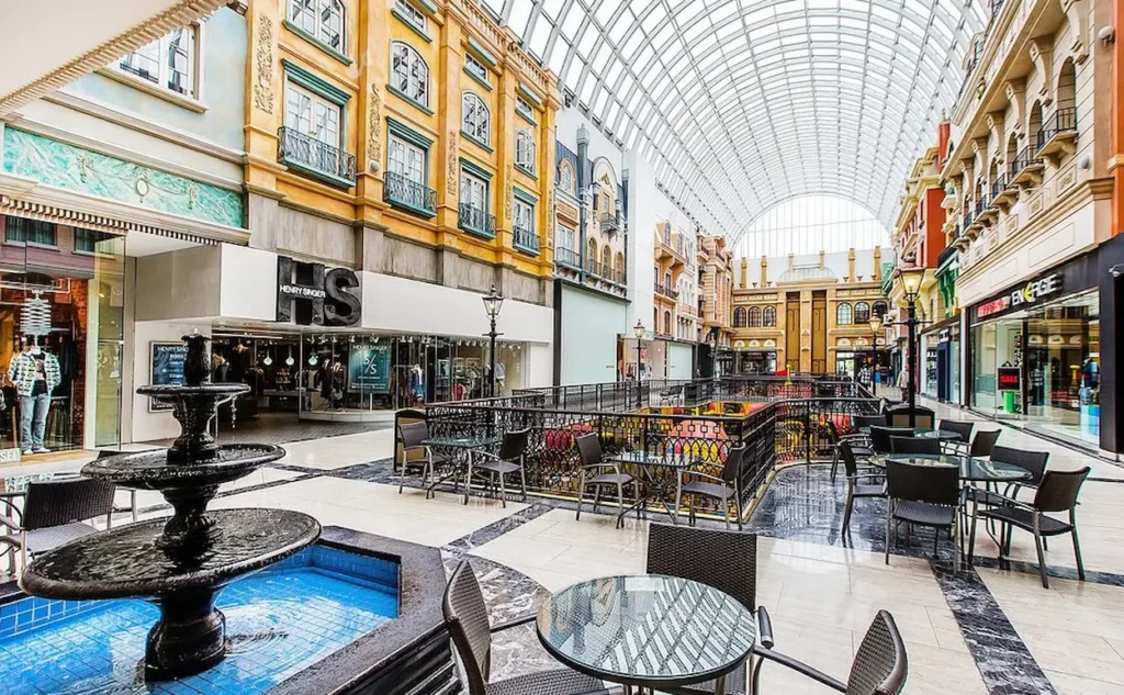 West Edmonton Mall - Europa Blvd.