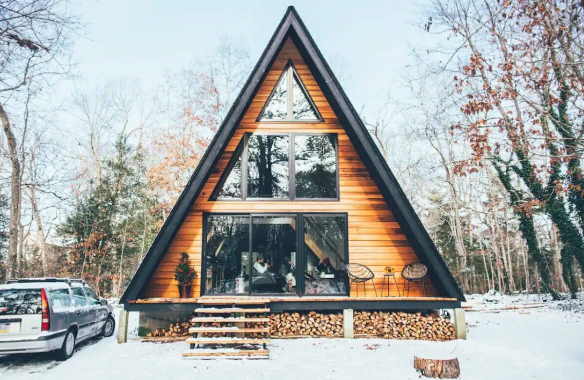 13 Amazing Airbnbs on the East Coast That Promise an Epic Stay Featured Photo