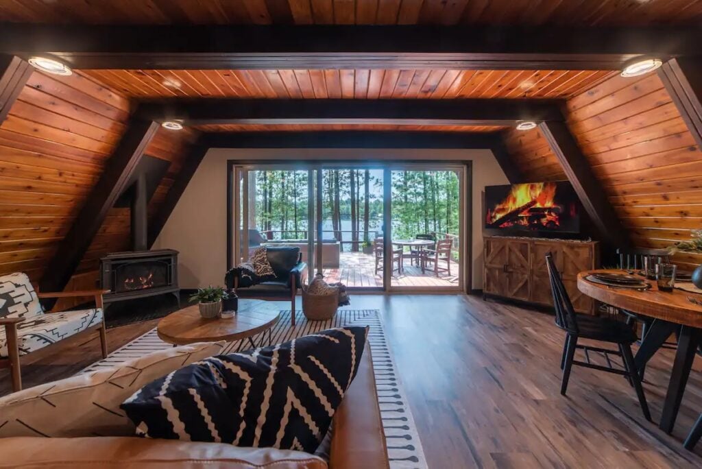 Cozy cabin vibes with lake views, a fireplace, and space to chill—perfect for a laid-back escape!