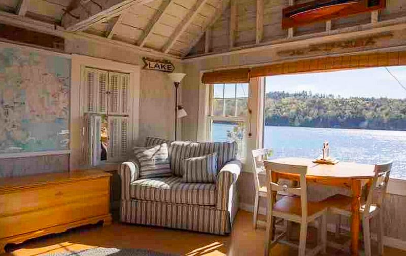 The views from these windows are unreal—wake up to the lake and autumn leaves right outside your door every morning