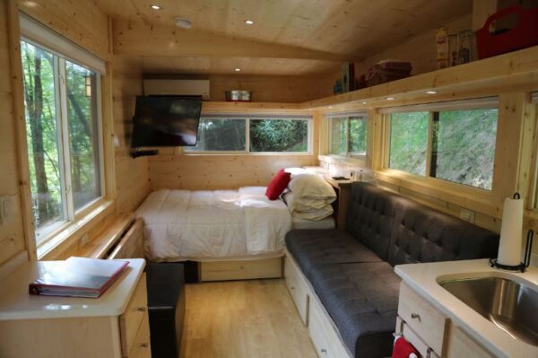 29 AMAZING Tiny House Airbnbs You Can Rent in 2026