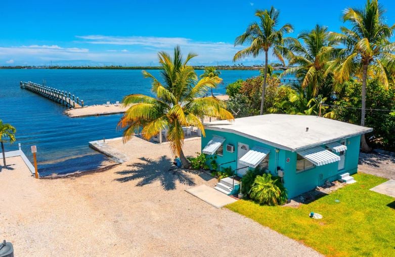 Cozy cottage waterfront Airbnb rental in the Florida Keys