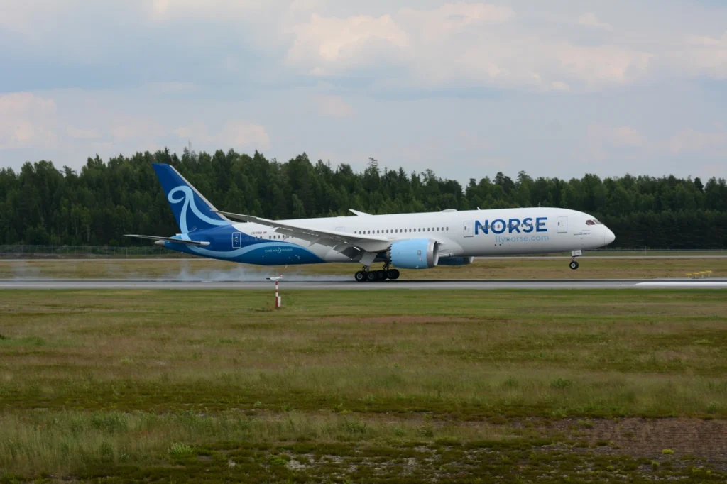 Norse Atlantic Airways 787-9 Dreamliner touching down on a runway